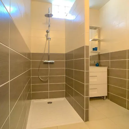 Maison De Village Atypique 8-10 Pers Сasa de vacaciones
