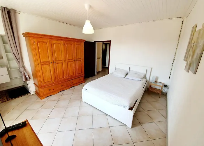 Maison De Village Atypique 8-10 Pers *